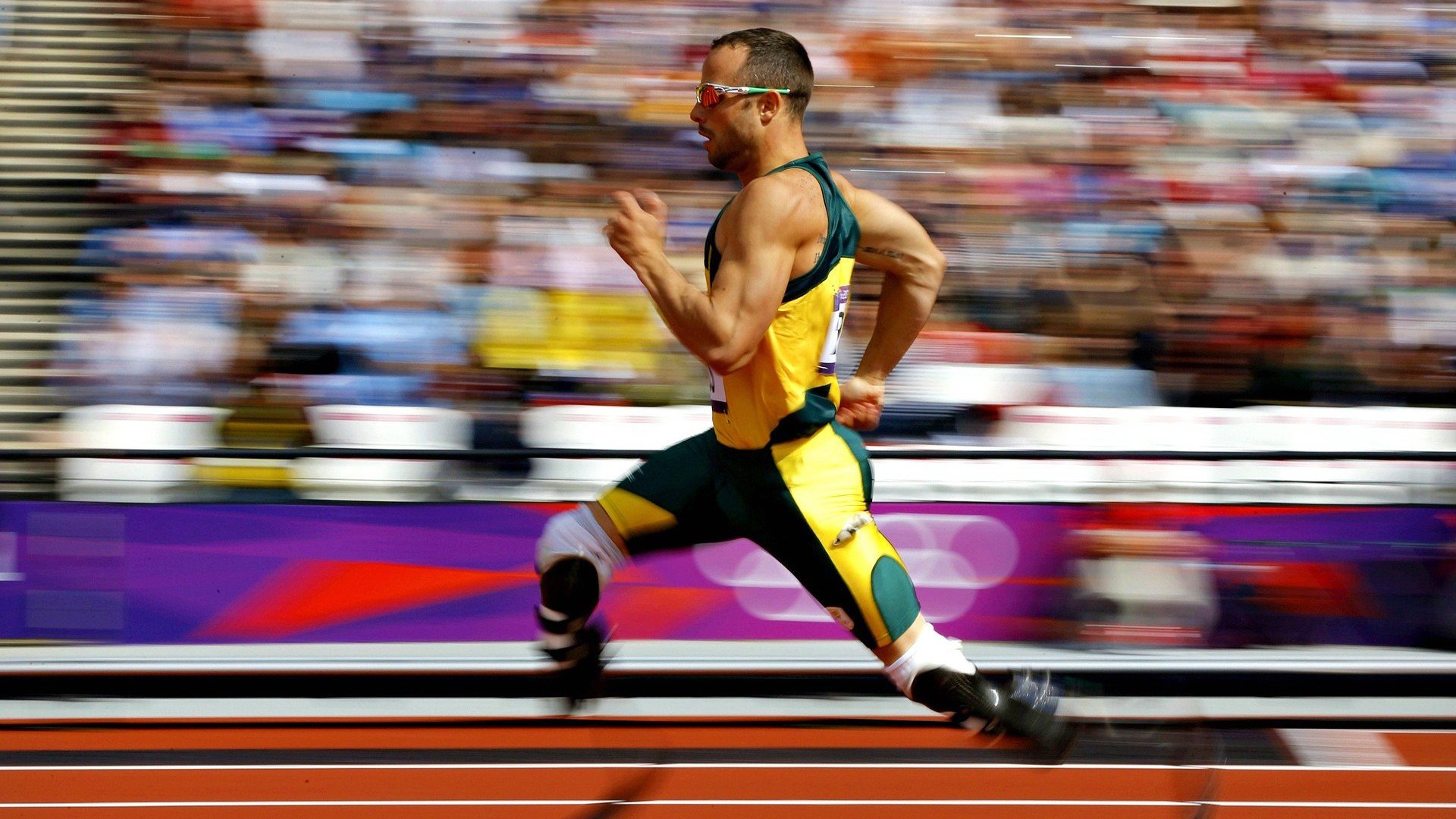 观众参与感：现场投票与互动环节，观众投票为主